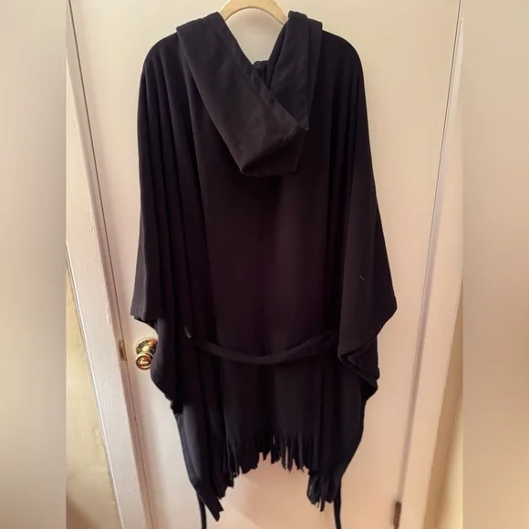 Susan Graver Hooded Poncho Weekend Fleece w/Fringe Black 4X NWOT - Picture 7 of 10